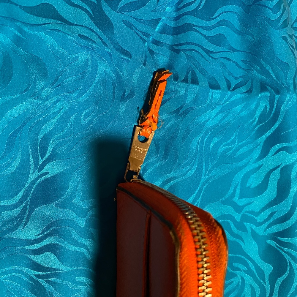 Zip around wallet